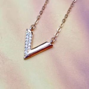 NWT Shein V Faux Rose Gold Bling Necklace